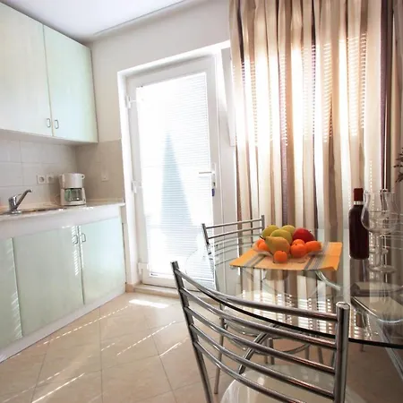 One-bedroom In Xii * 茨里克韦尼察